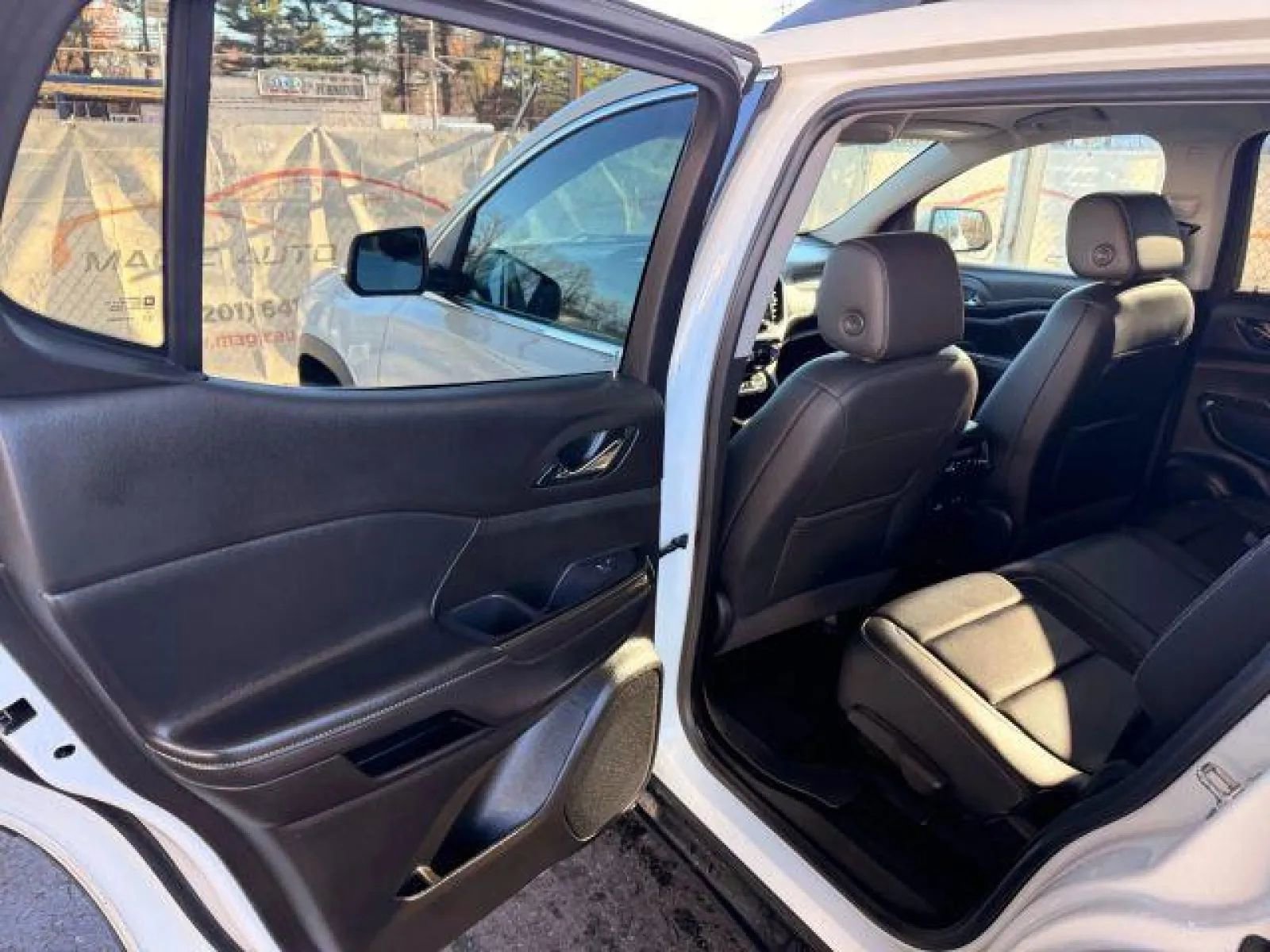 Used 2022 GMC Acadia SLT w/ LPO, Floor Liner Package image 15