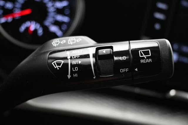Used 2022 Kia Carnival LX FWD image 23