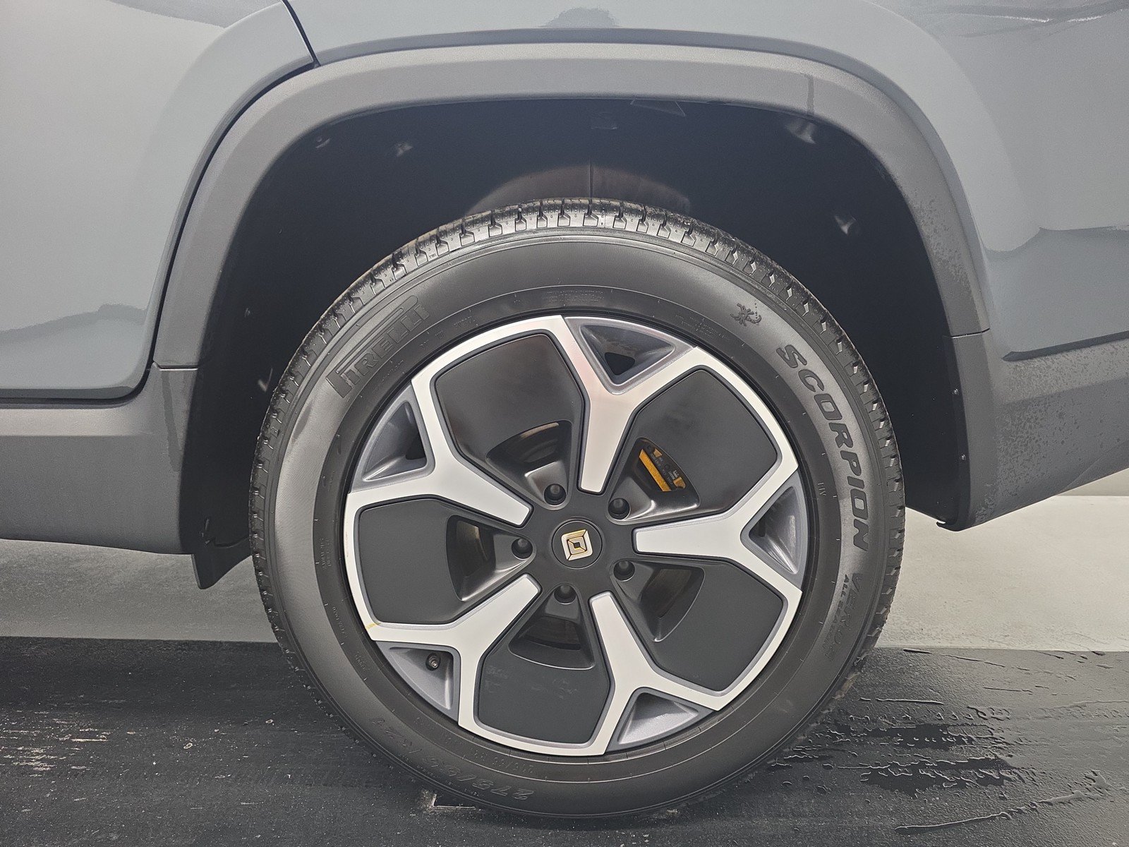 Used 2024 Rivian R1T Adventure AWD/4WD image 10