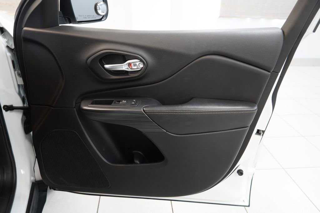Used 2017 Jeep Cherokee Limited FWD image 33