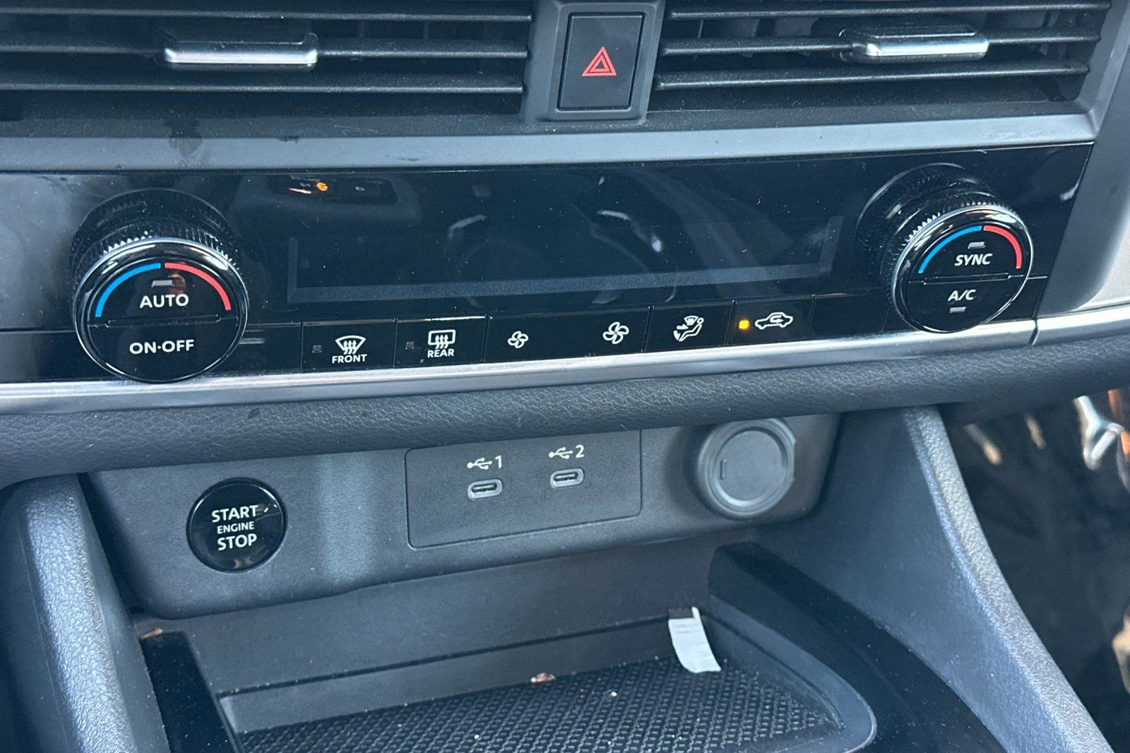 Used 2025 Nissan Rogue SV image 21