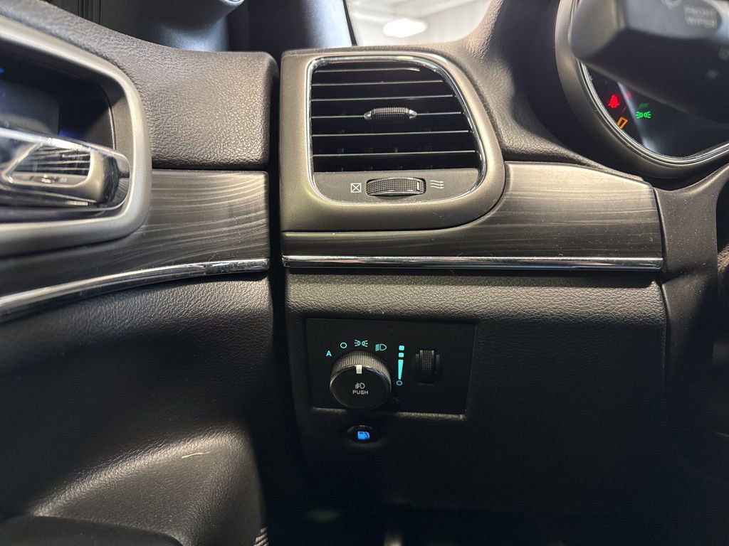 Used 2019 Jeep Grand Cherokee Limited w/ Luxury Group II image 15