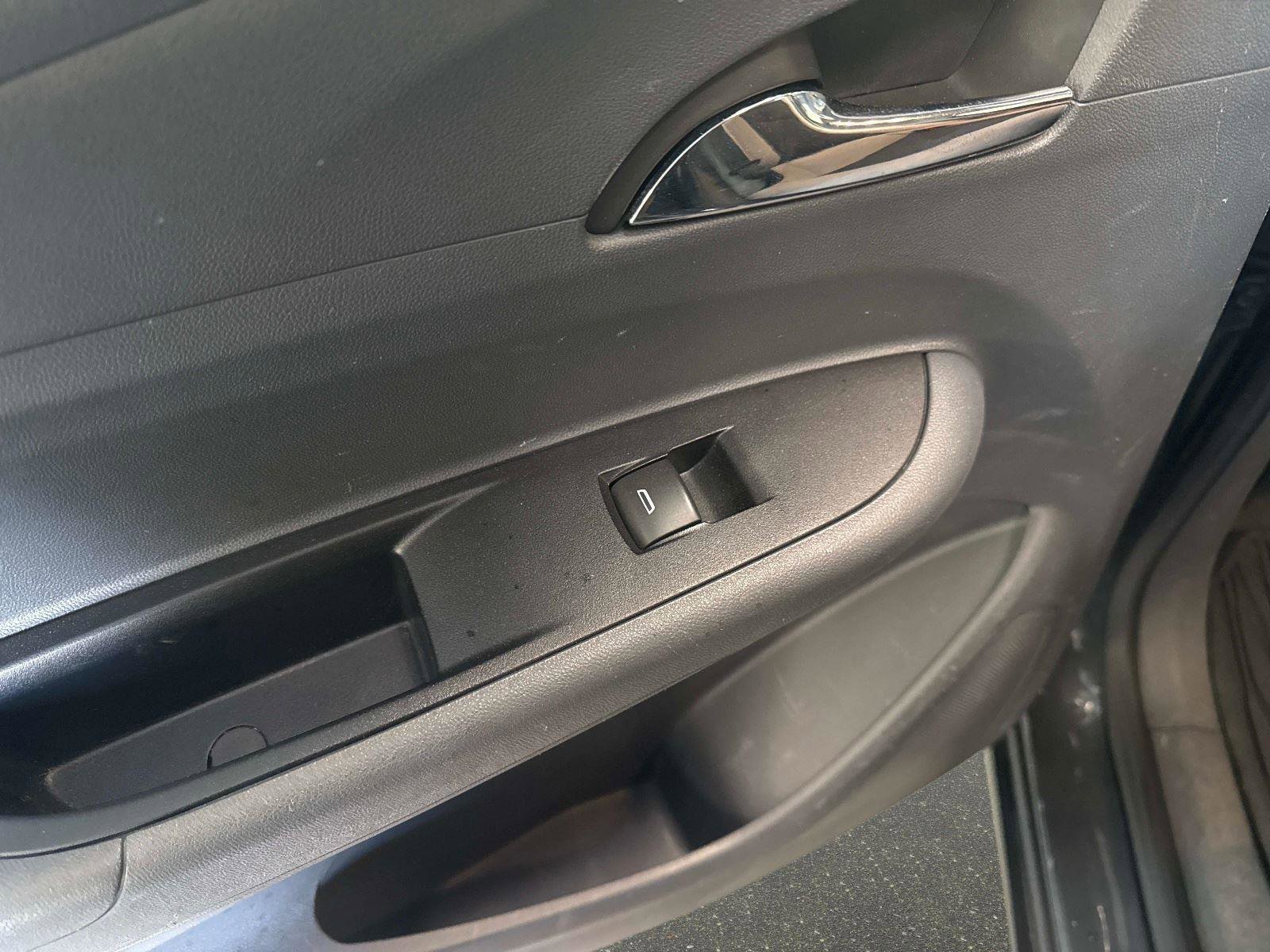 Used 2019 Chevrolet Bolt LT image 12