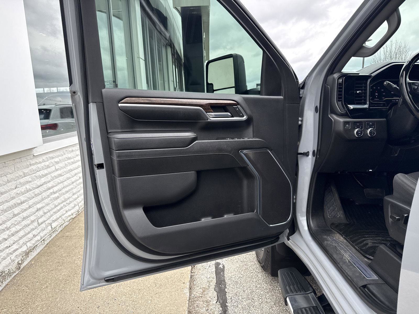 Used 2024 GMC Sierra 2500 SLE w/ SLE Convenience Package image 14