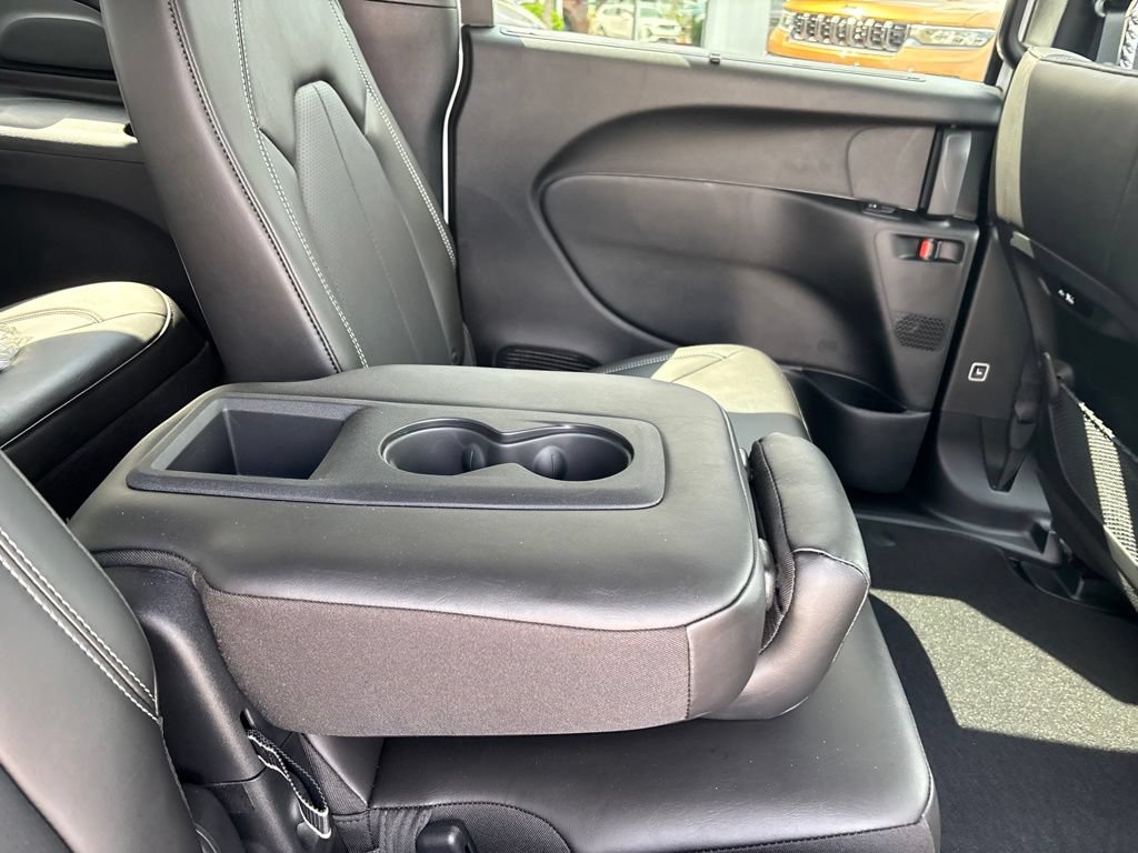 New 2027 Chrysler Pacifica Select FWD image 22