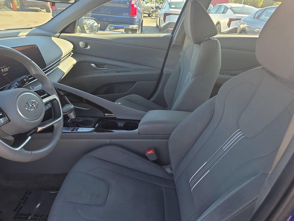 Used 2023 Hyundai Elantra SEL w/ Convenience Package FWD image 9