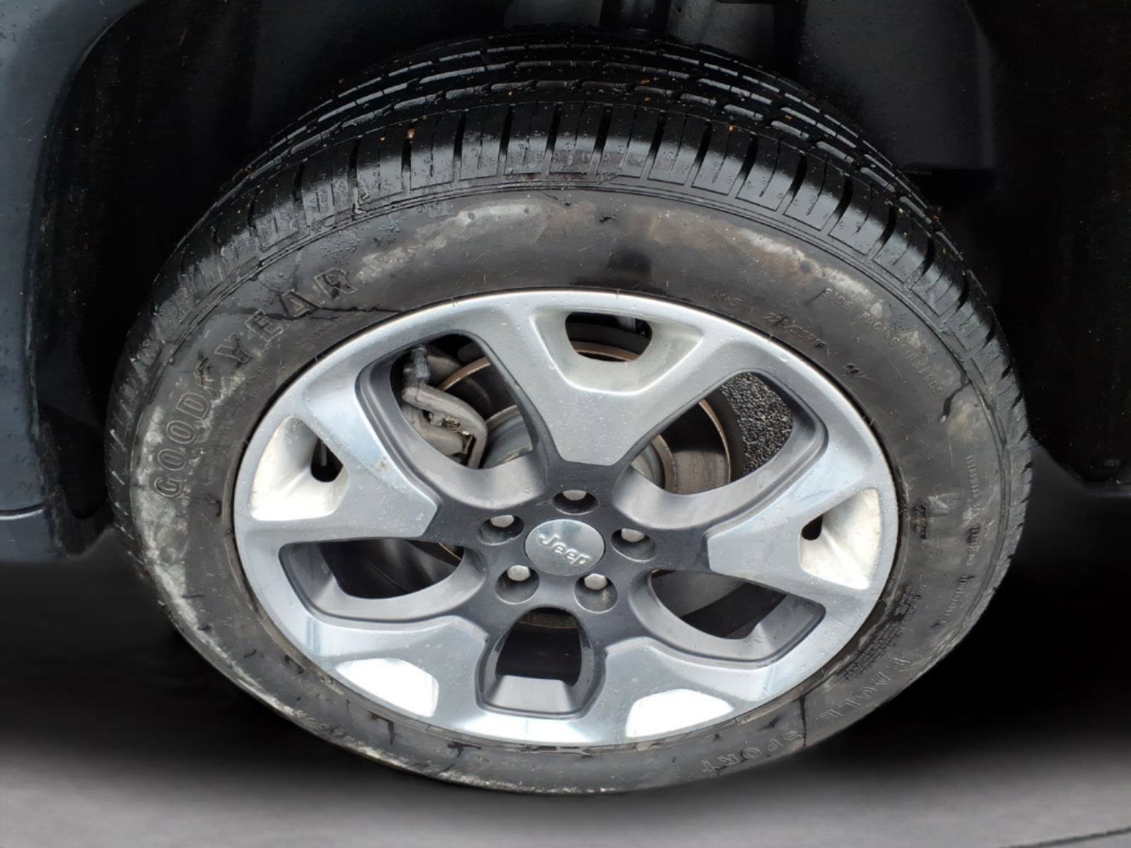 Used 2018 Jeep Compass Limited image 12