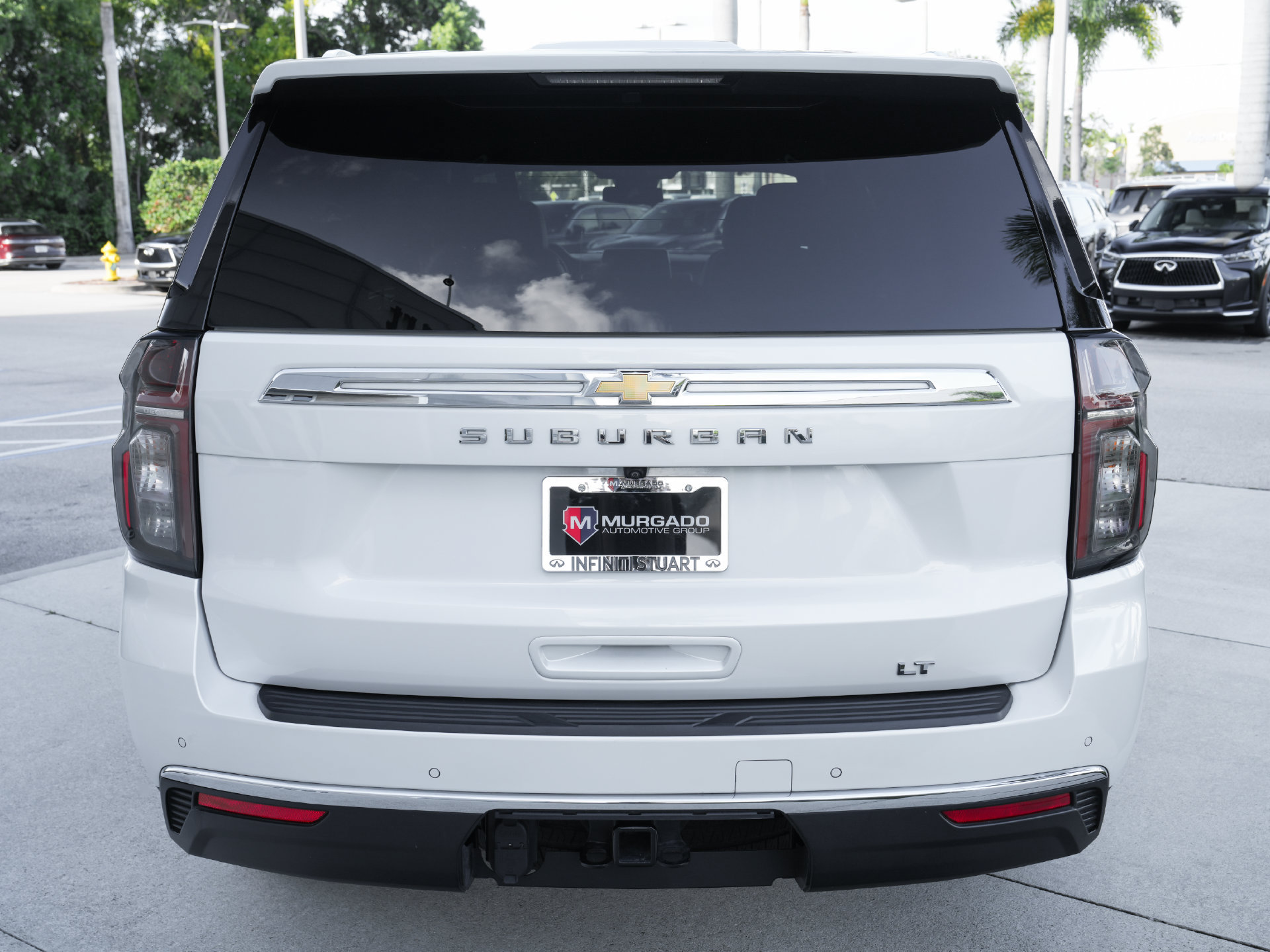 Used 2024 Chevrolet Suburban LT RWD image 24