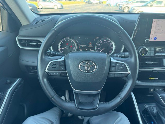 Used 2023 Toyota Highlander XLE FWD image 21