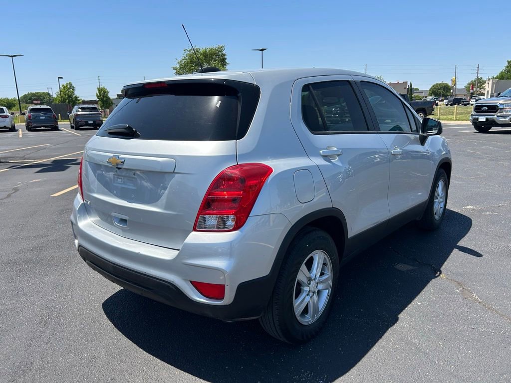 Used 2021 Chevrolet Trax LS w/ Tint and Cruise Package FWD image 5