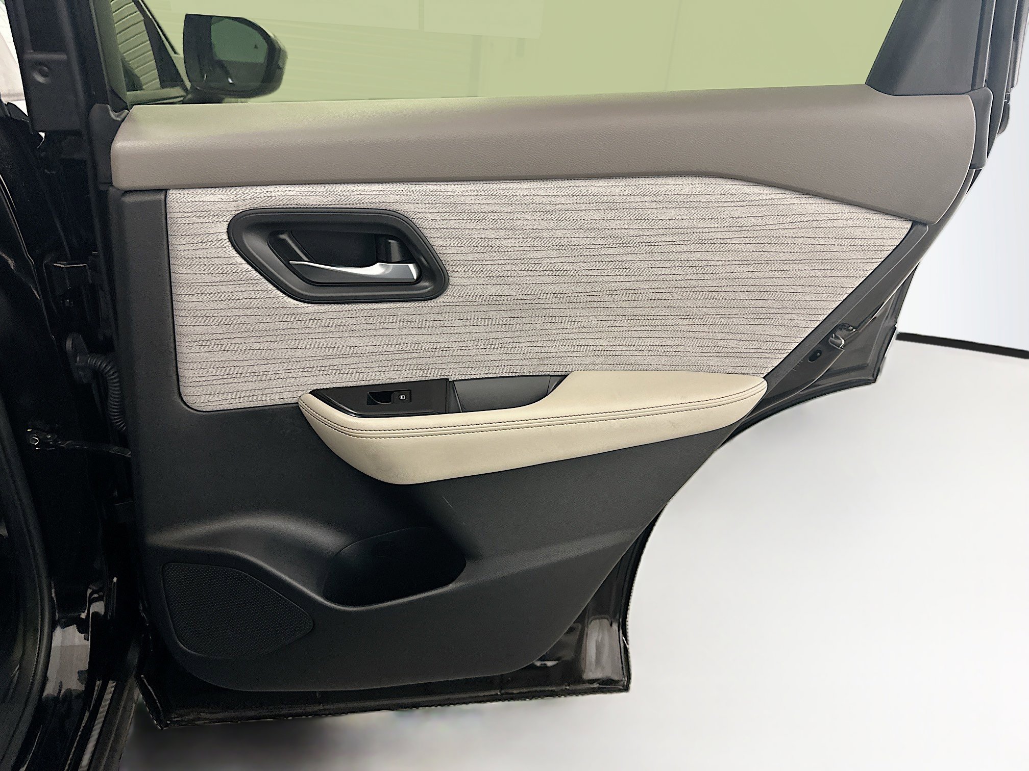 Used 2023 Nissan Rogue SV image 30