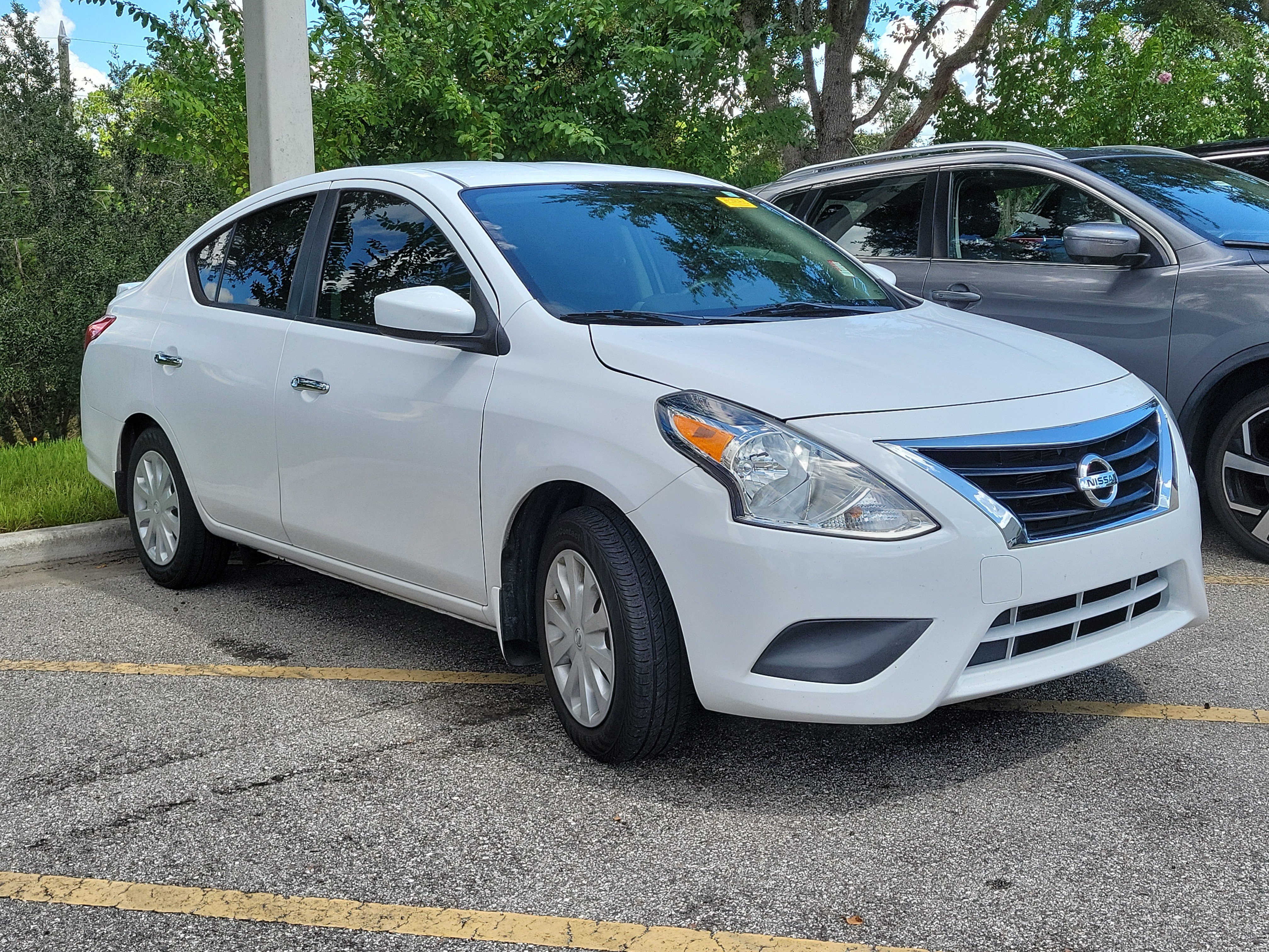 Used 2019 Nissan Versa SV FWD image 2