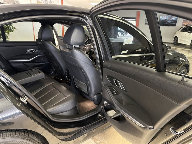 Used 2019 BMW 330i Sedan w/ Convenience Package RWD image 33