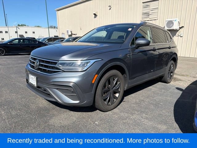 Used 2023 Volkswagen Tiguan SE AWD/4WD image 2
