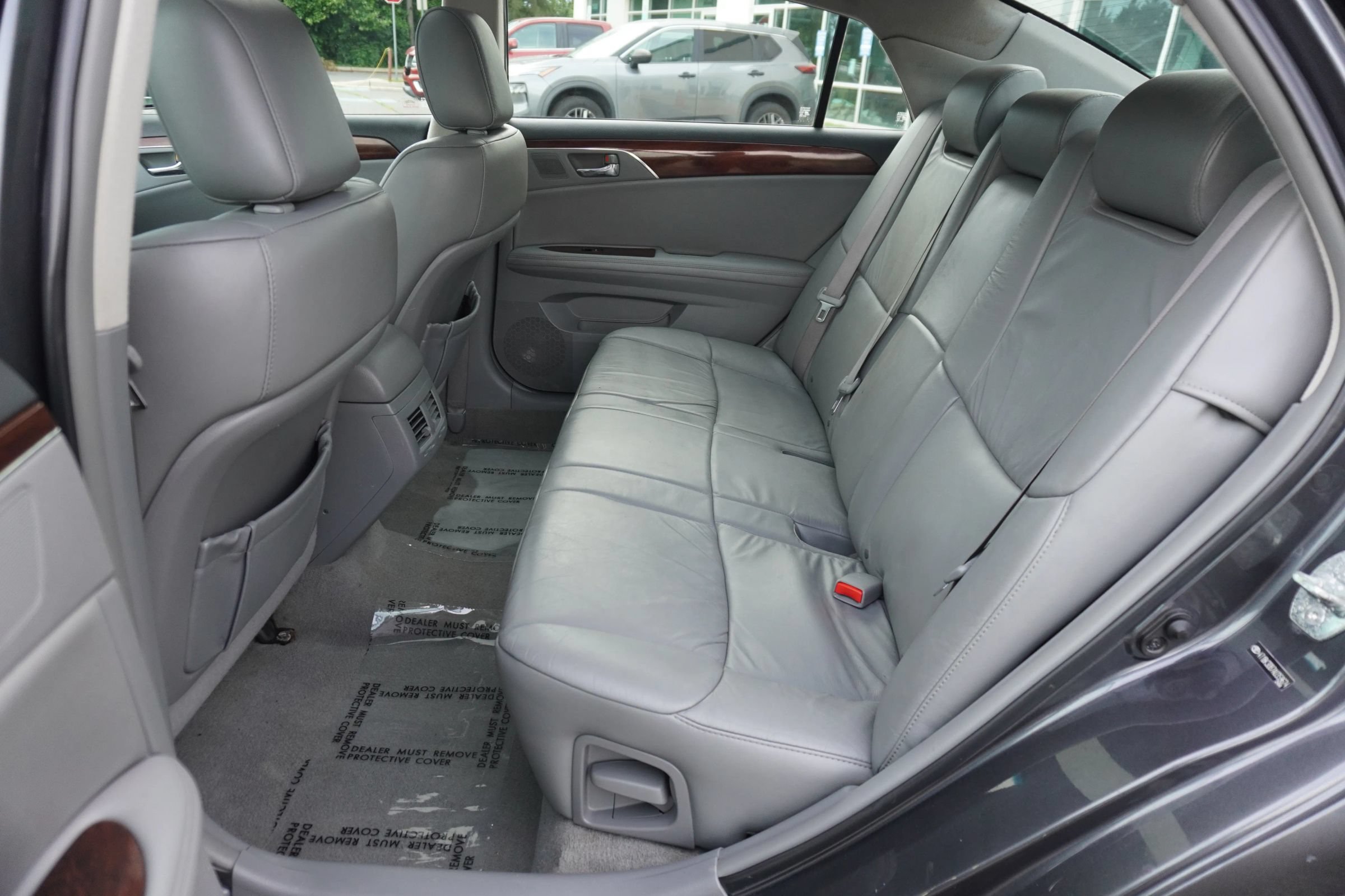 Used 2010 Toyota Avalon XLS FWD image 11