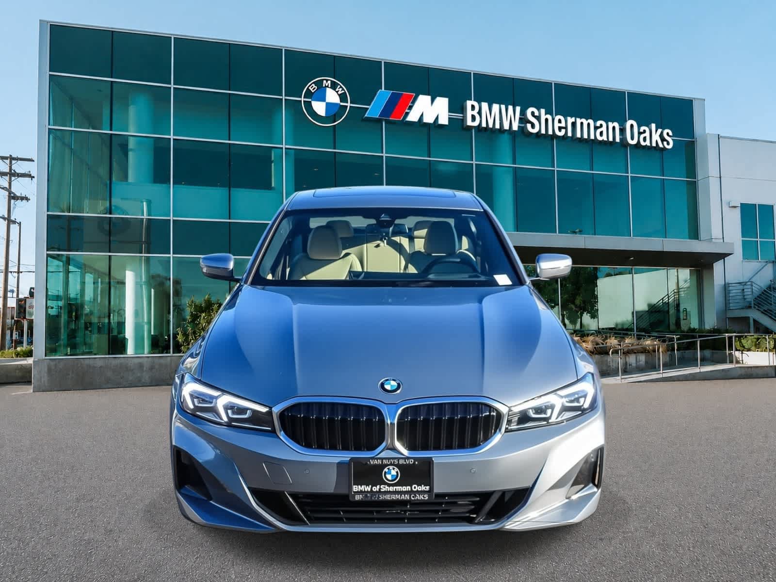 Used 2026 BMW 330i Sedan w/ Premium Package RWD image 2