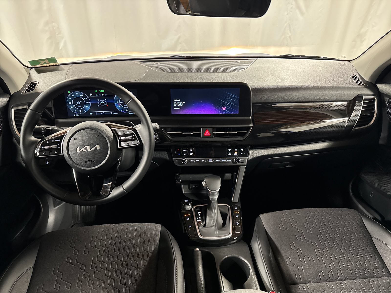 Certified 2025 Kia Seltos X-Line AWD/4WD image 4