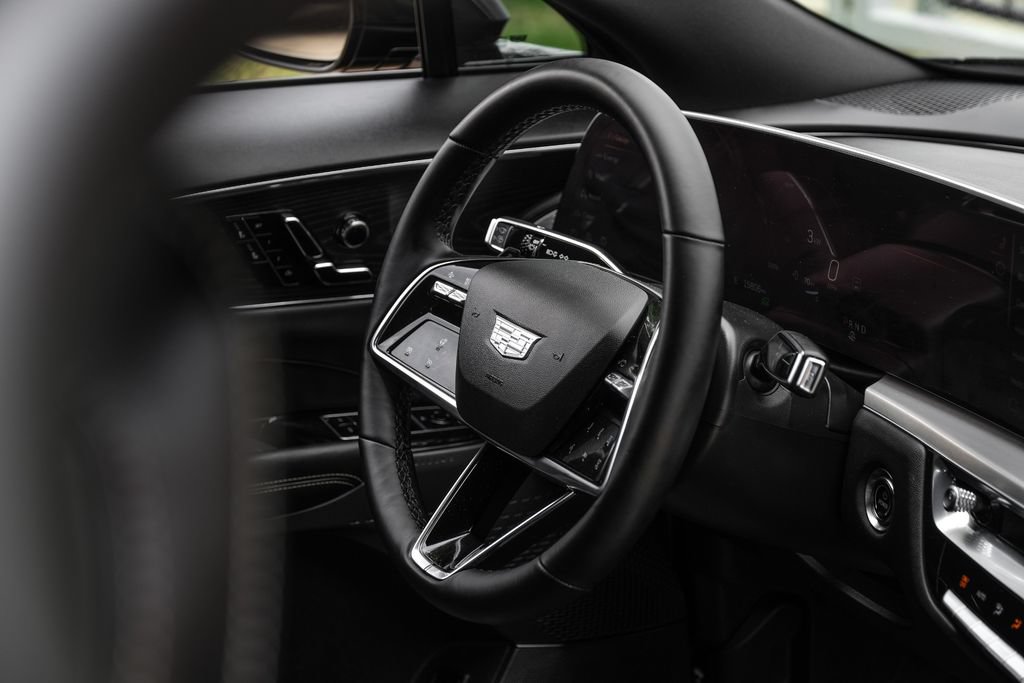 Used 2024 Cadillac Lyriq Luxury RWD image 11