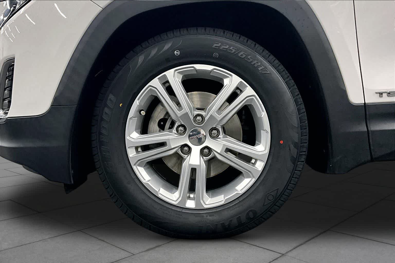 Used 2020 GMC Terrain SLE FWD image 11