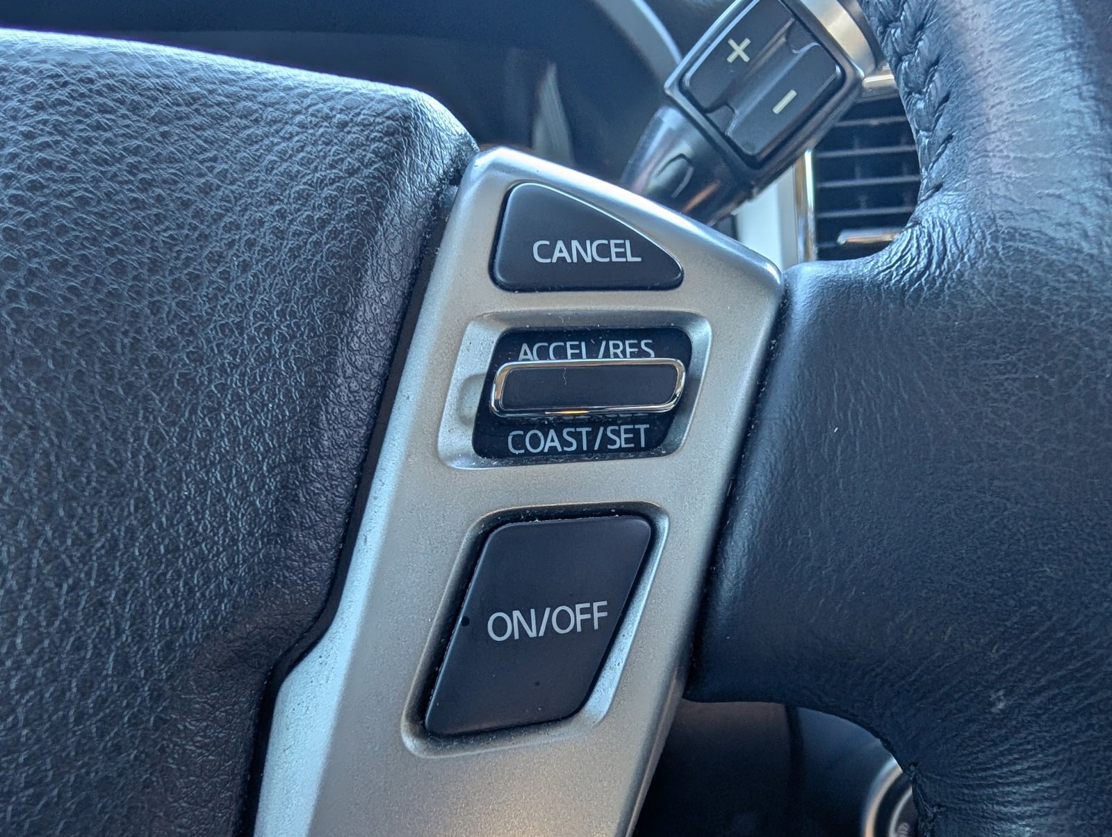 Used 2018 Nissan Titan SL w/ Off-Road Package image 15