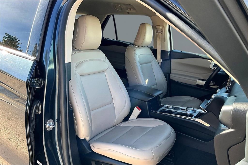 Used 2022 Ford Explorer XLT w/ Equipment Group 202A image 19