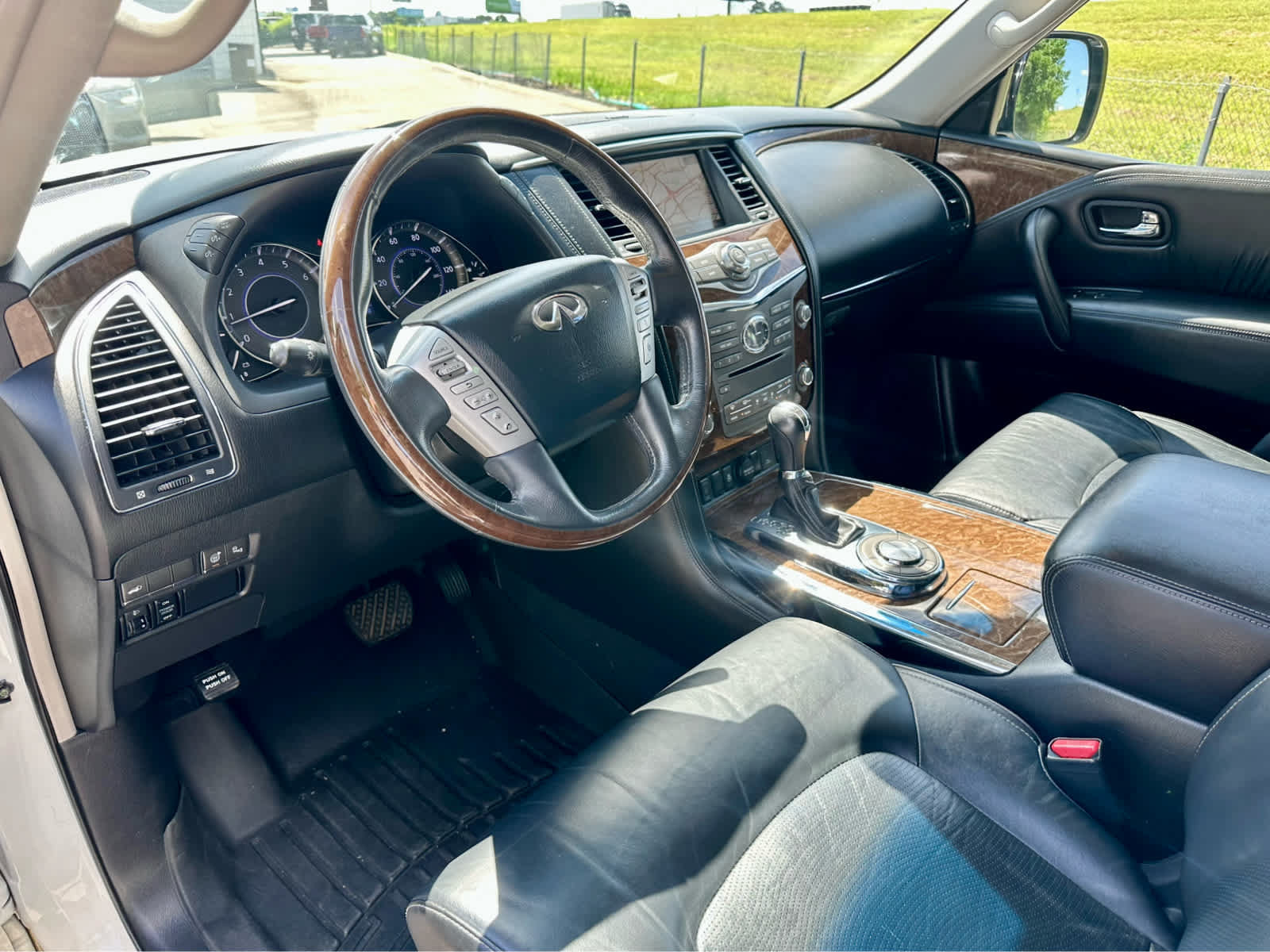 Used 2017 INFINITI QX80 2WD w/ Driver Assistance Package image 11