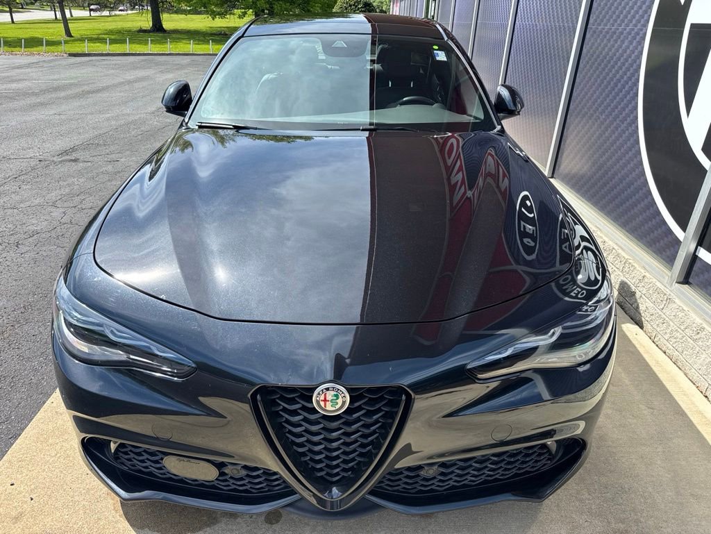 Used 2024 Alfa Romeo Giulia AWD image 11