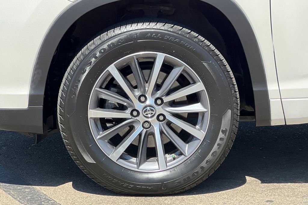 Certified 2018 Toyota Highlander XLE w/ Carpet Mat Package (TMS) FWD image 28