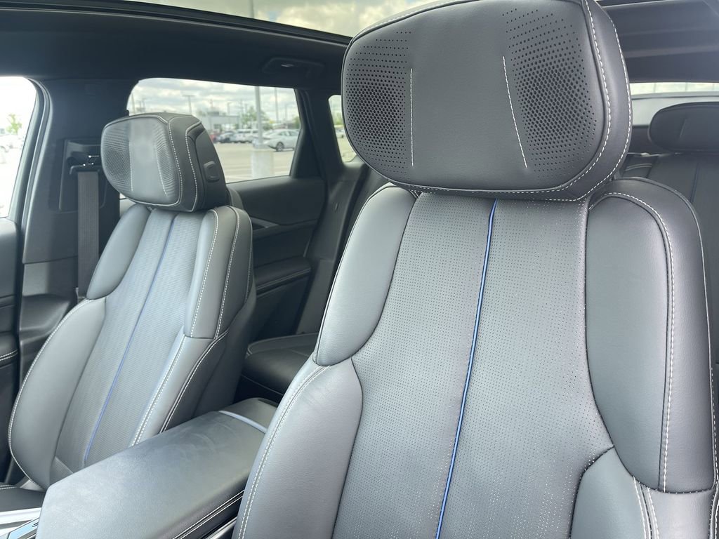 Used 2024 Cadillac Lyriq Luxury w/ LPO, Floor Liner Package AWD/4WD image 8