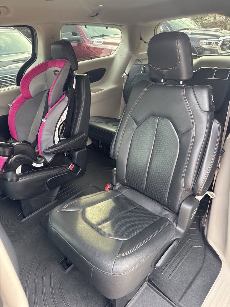 Used 2019 Chrysler Pacifica Touring-L w/ Advanced Safetytec Group image 10