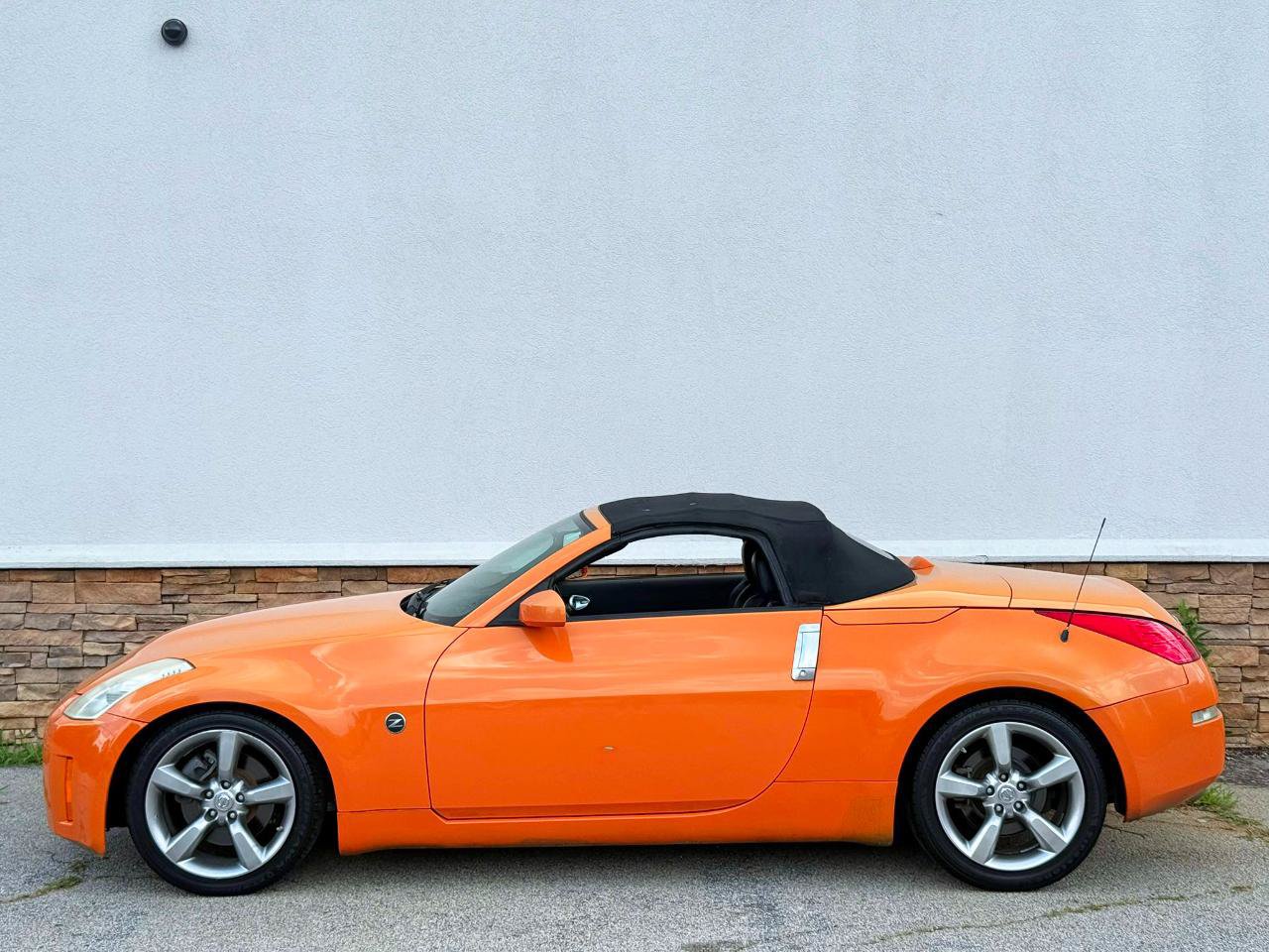 Used 2007 Nissan 350Z Touring RWD image 7
