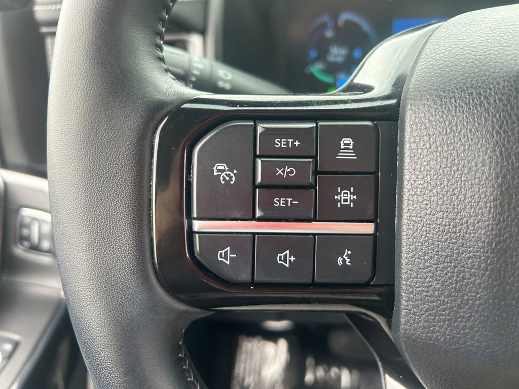 Used 2025 Ford F150 Lightning Platinum image 21