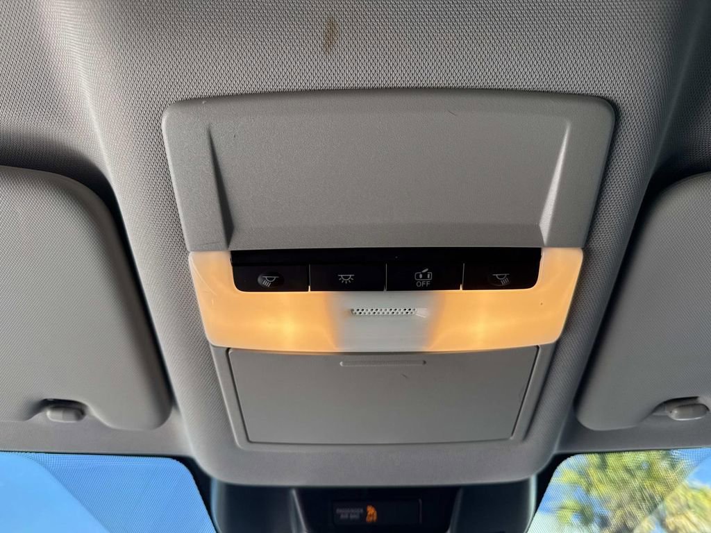 Used 2022 Nissan Rogue S image 43