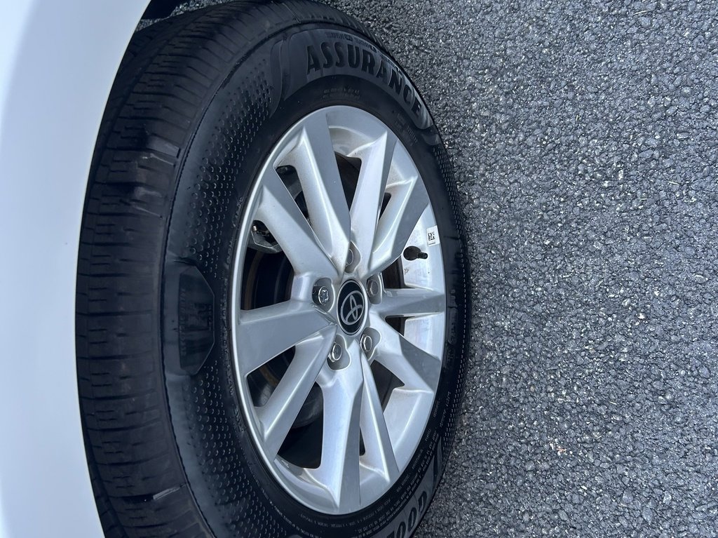 Used 2025 Toyota Camry LE w/ Convenience Package image 22