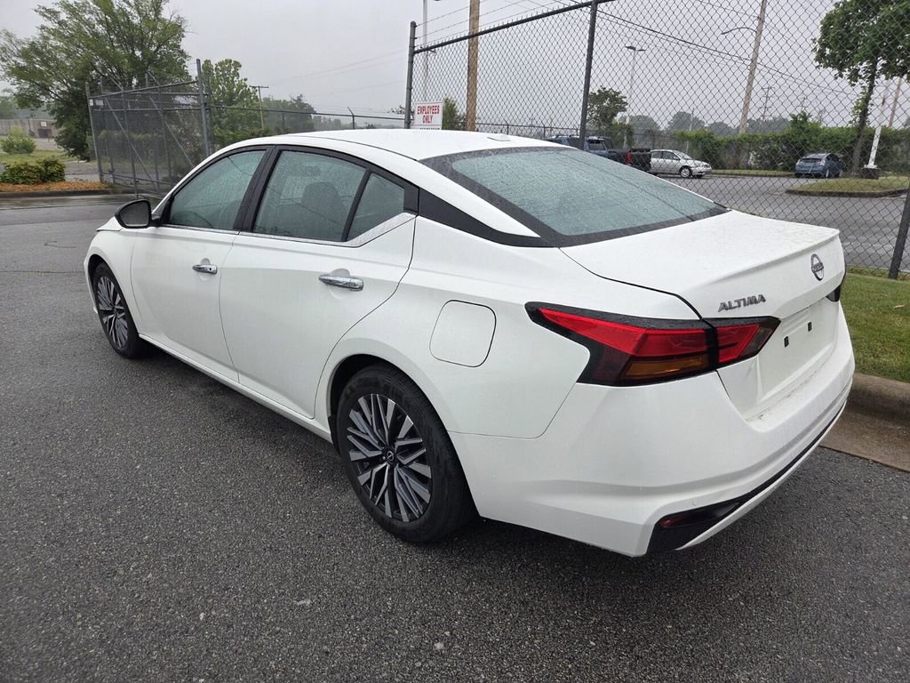 Used 2025 Nissan Altima 2.5 SV FWD image 6