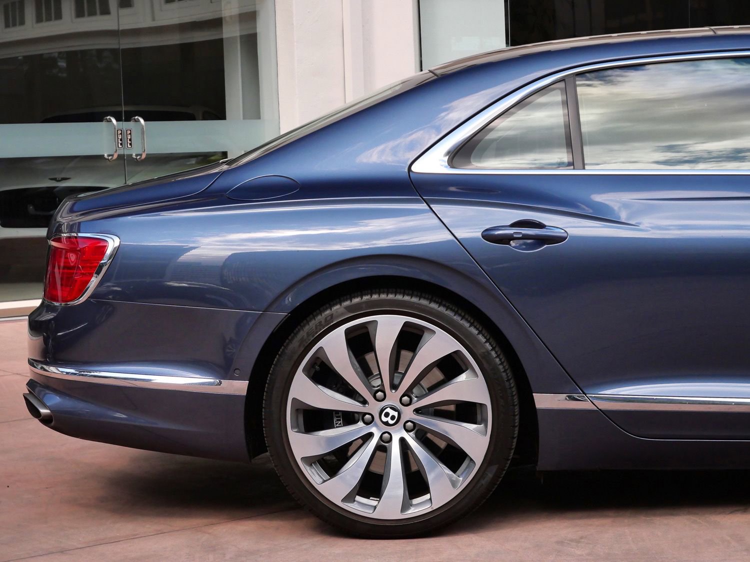 Used 2021 Bentley Flying Spur W12 image 8