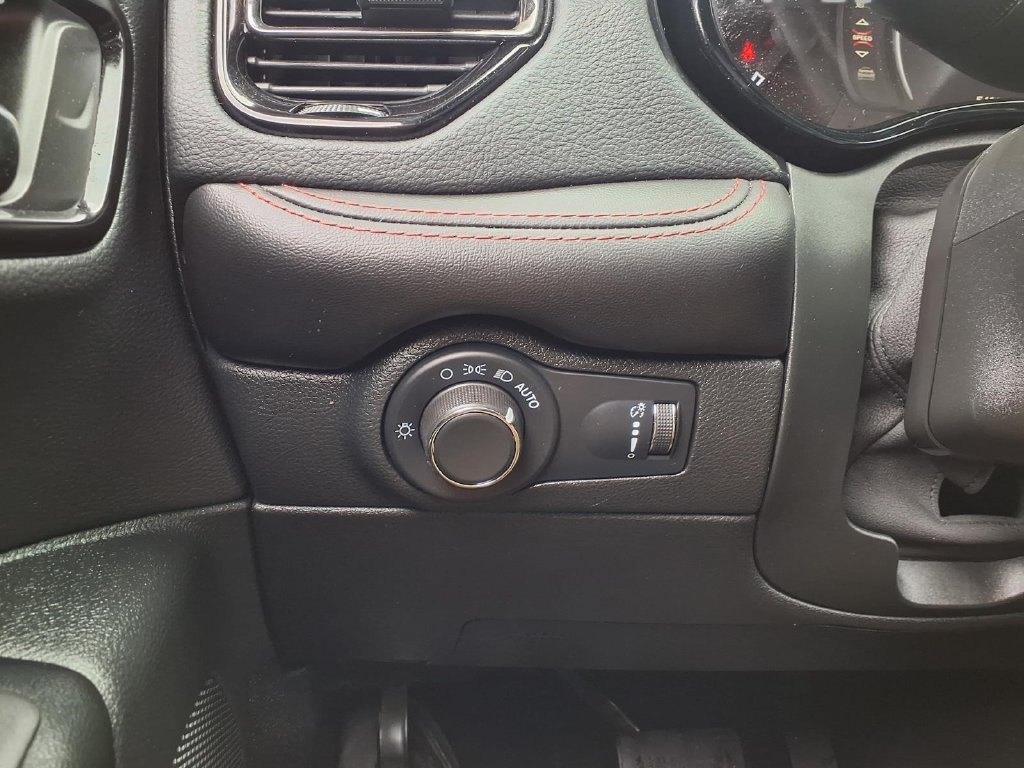 Used 2025 Dodge Durango GT AWD/4WD image 17