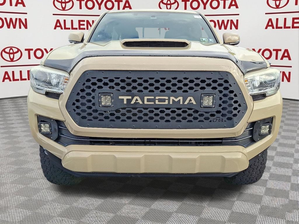 Used 2016 Toyota Tacoma TRD Sport w/ Premium & Technology Package AWD/4WD image 2
