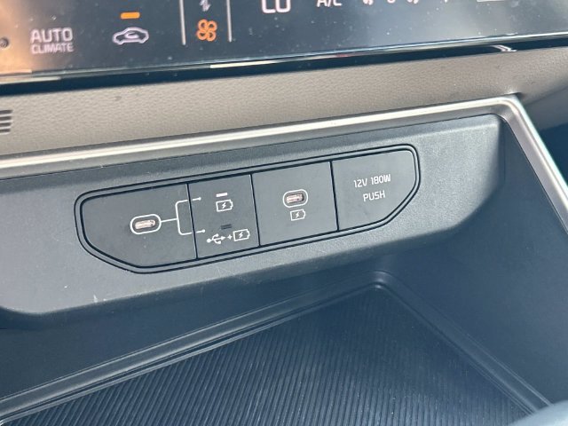 Used 2025 Kia Carnival FWD image 28
