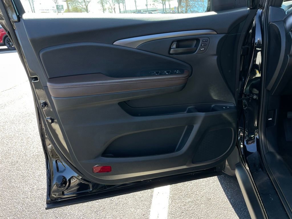 Certified 2025 Honda Passport EX-L image 24