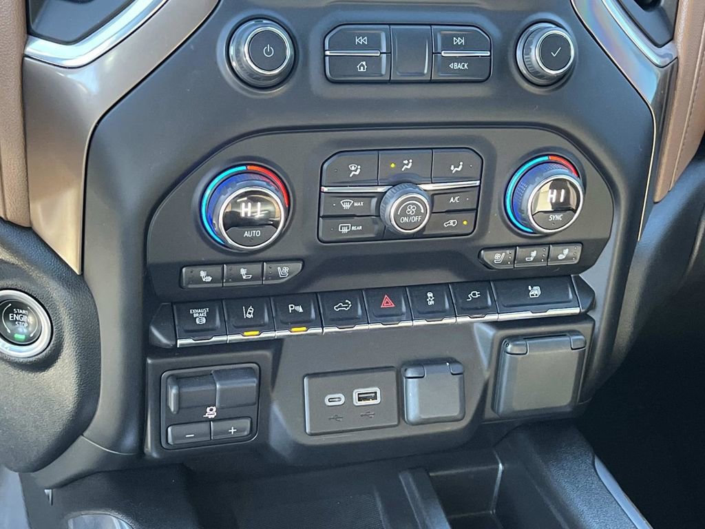 Used 2020 Chevrolet Silverado 3500 High Country image 32