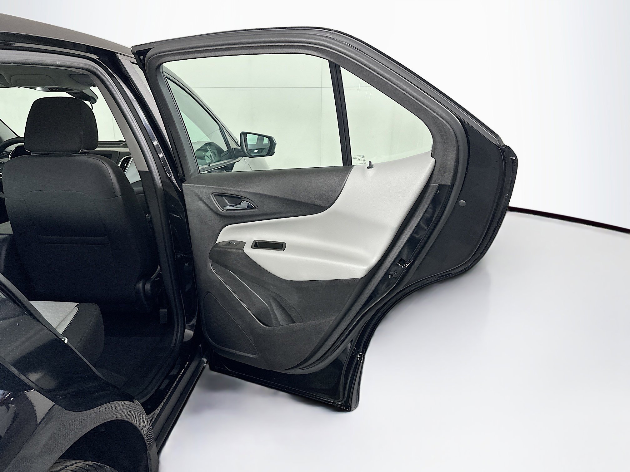 Used 2024 Chevrolet Equinox LS image 28