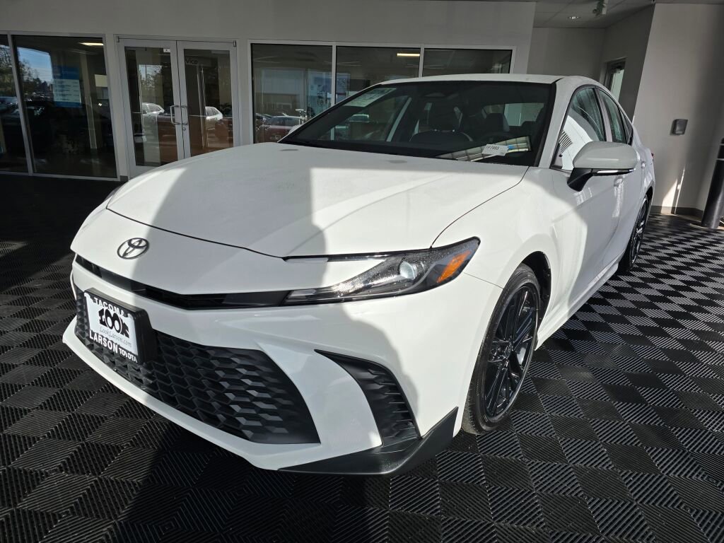 Used 2025 Toyota Camry SE image 8