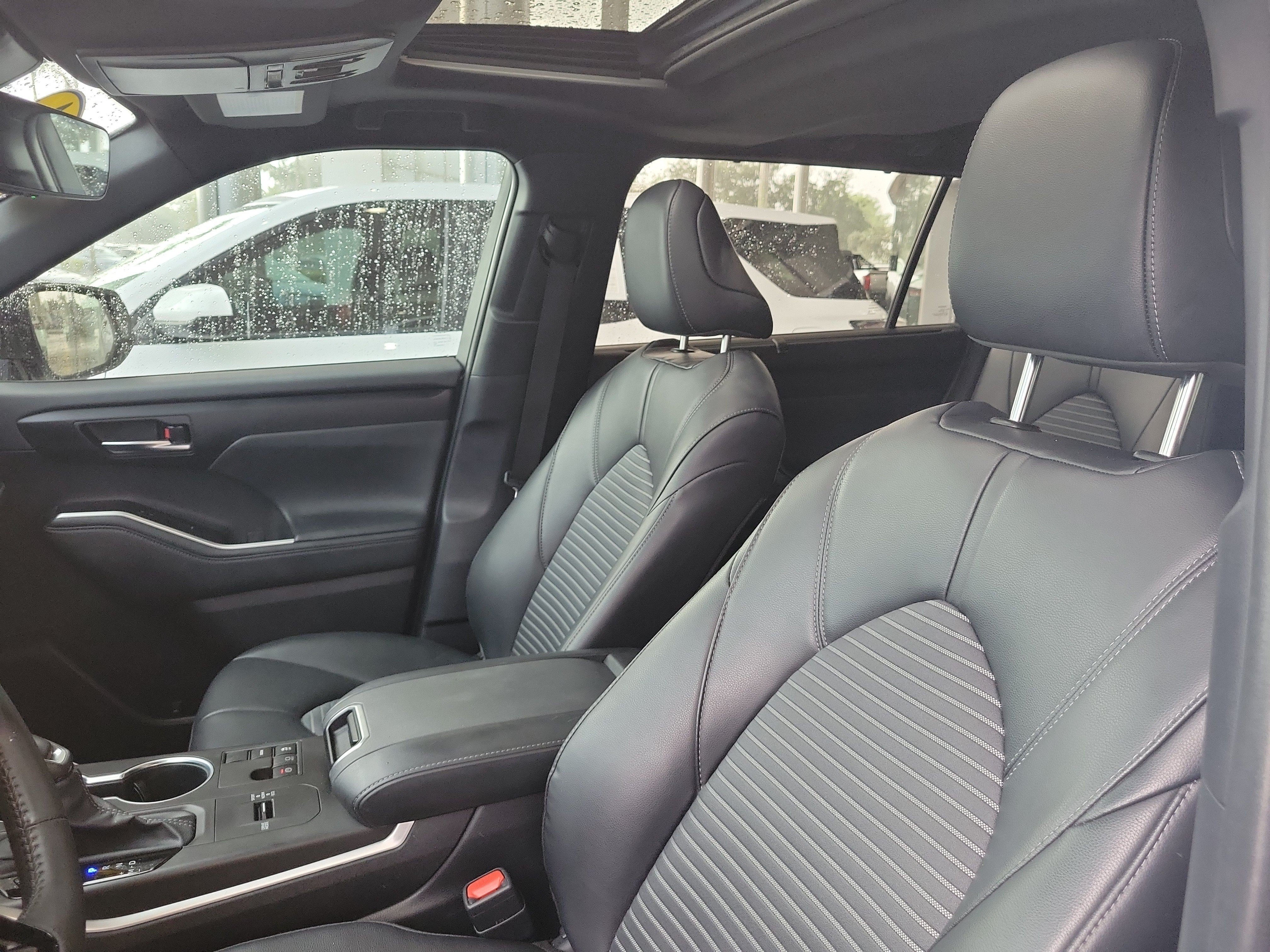 Used 2024 Toyota Highlander XSE FWD image 21