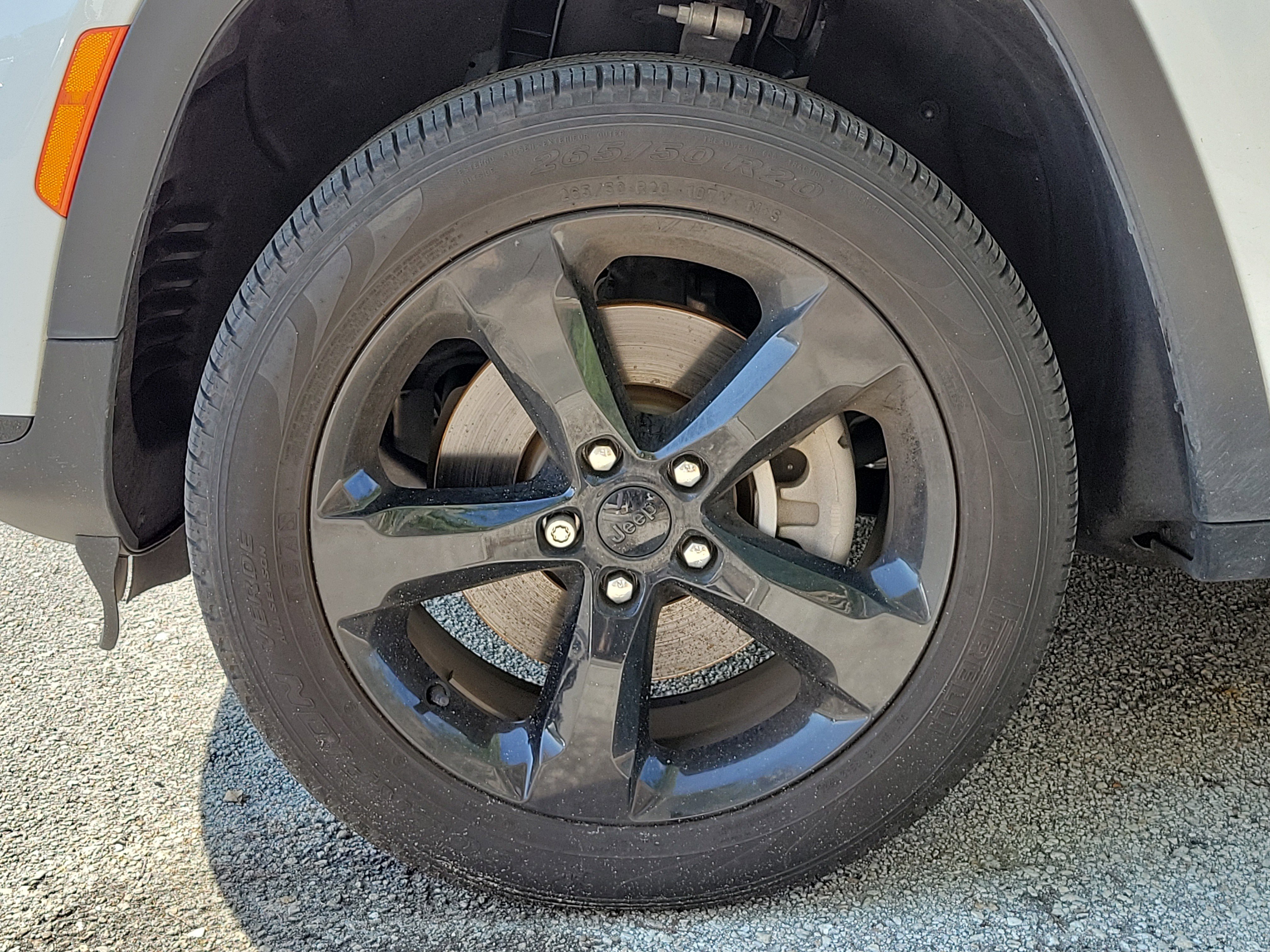 Used 2024 Jeep Grand Cherokee L Limited w/ Black Appearance Package image 4