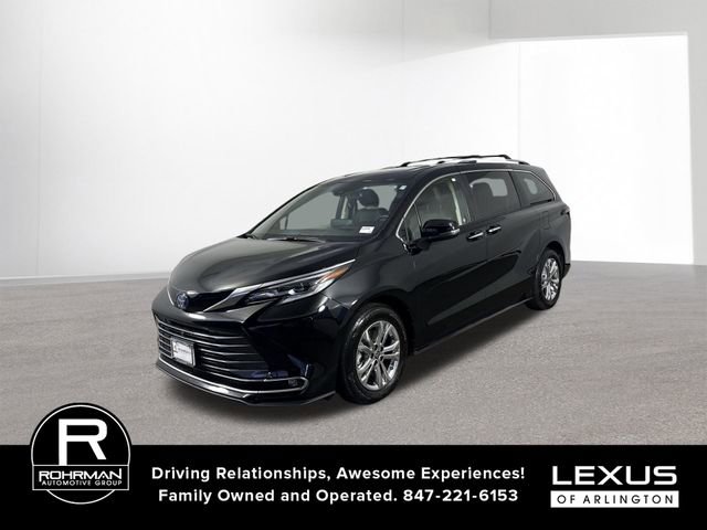 Used 2022 Toyota Sienna Platinum image 2
