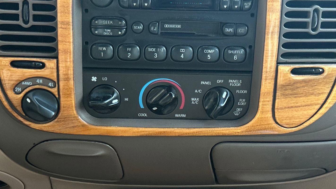 Used 1998 Ford Expedition Eddie Bauer AWD/4WD image 27