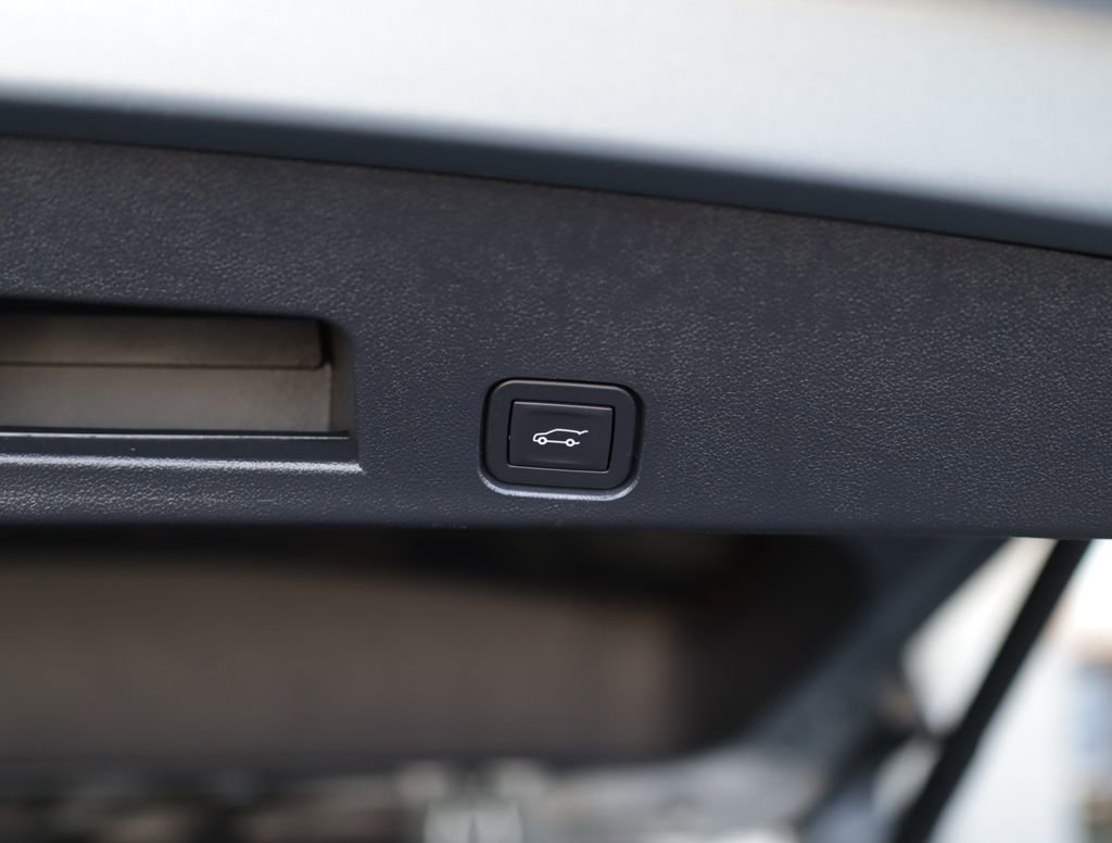 Used 2024 Chevrolet Traverse LT image 30