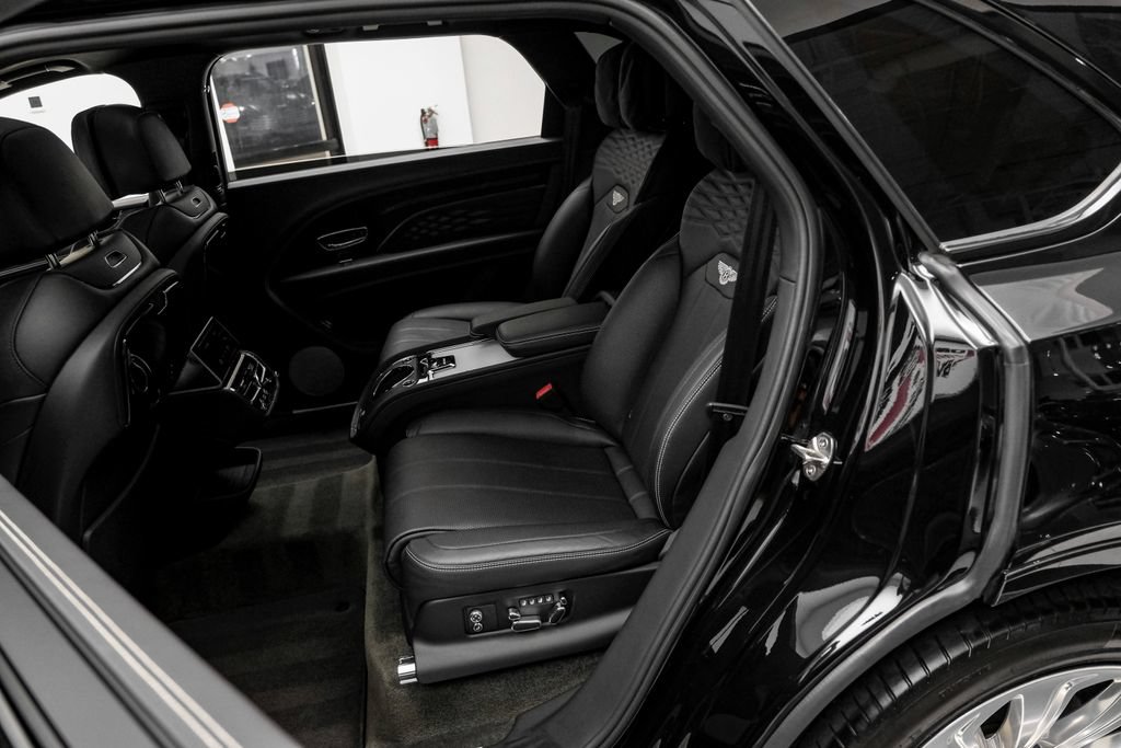 Used 2023 Bentley Bentayga Extended Wheelbase AWD/4WD image 39
