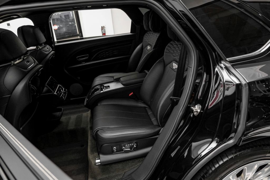 Used 2023 Bentley Bentayga Extended Wheelbase AWD/4WD image 39